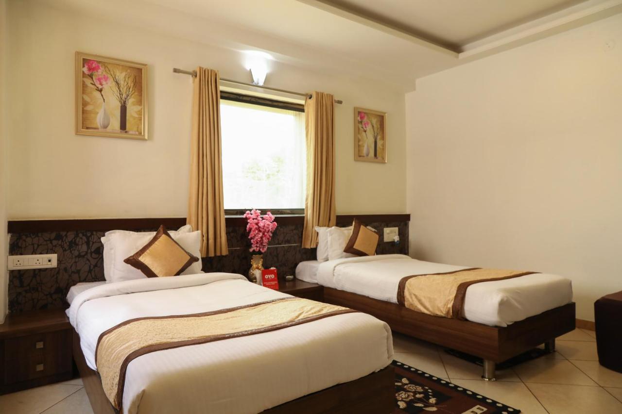 Oyo 10943 Hotel Plus Corporate Khapa  Bagian luar foto