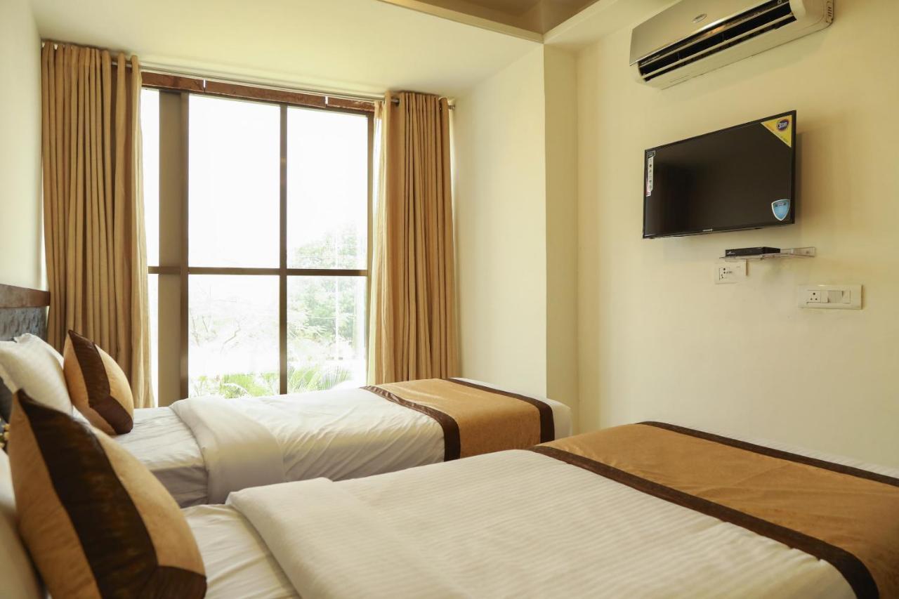 Oyo 10943 Hotel Plus Corporate Khapa  Bagian luar foto