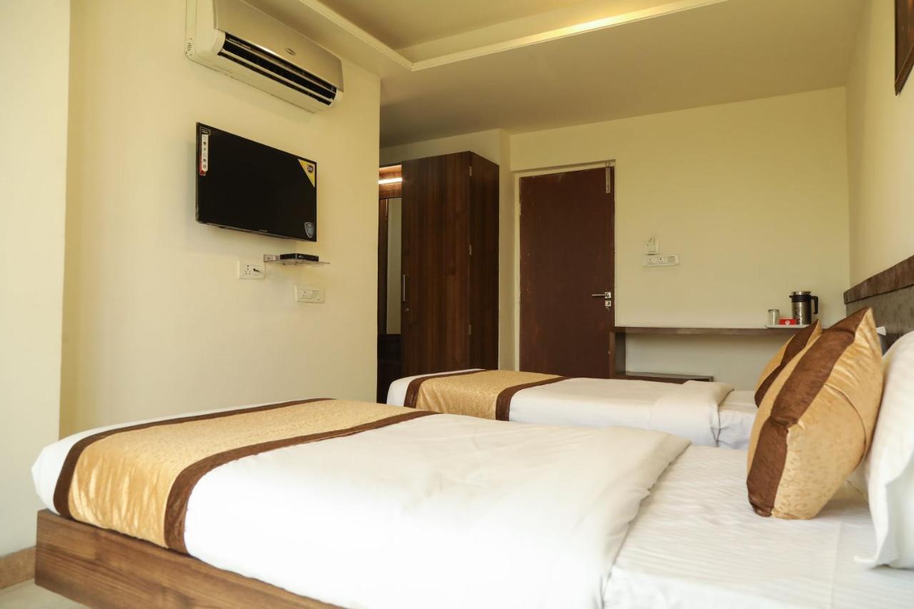 Oyo 10943 Hotel Plus Corporate Khapa  Bagian luar foto